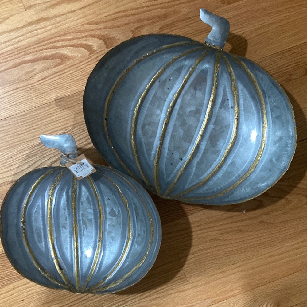 Nwt mud pie nest tin pumpkin bowls